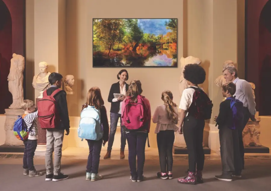 Il nuovo monitor da 8 "Sharp di Sharp si rivolge al business