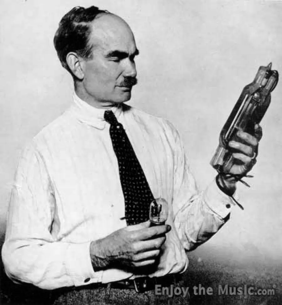 La musica va 'rotonda e' rotonda ... ed esce qui