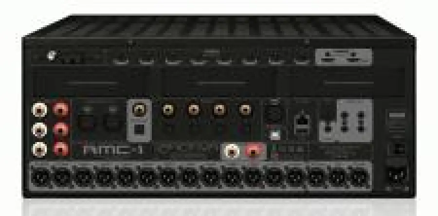 Emotiva RMC-1 a 16 canali altamente preannunciato Navi in ​​novembre