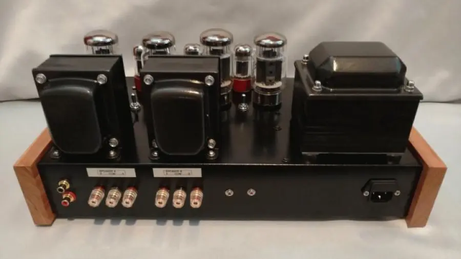 Revisione dell'amplificatore del tubo push-pull di Transcend Aric Audio