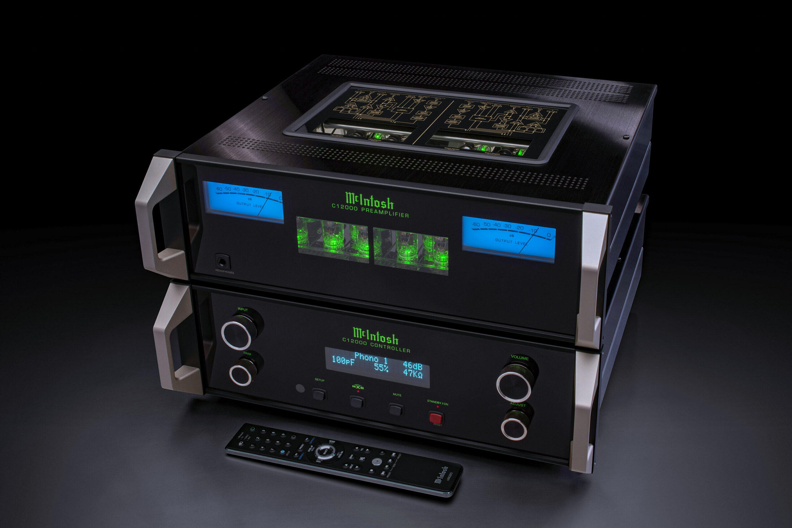 McIntosh presenta il preamplificatore C12000.