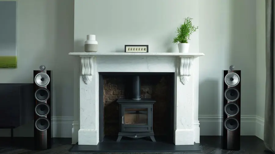 Recensiti i diffusori da pavimento Bowers and Wilkins 702 Signature