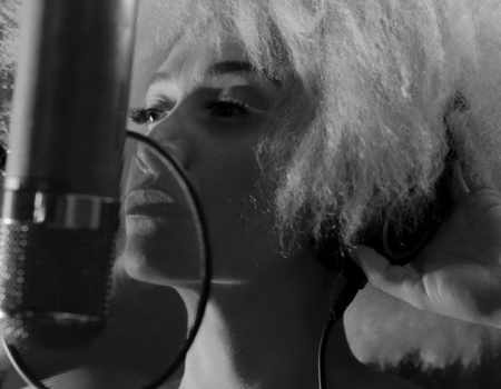 Lady Blackbird prende il volo con Black Acid Soul