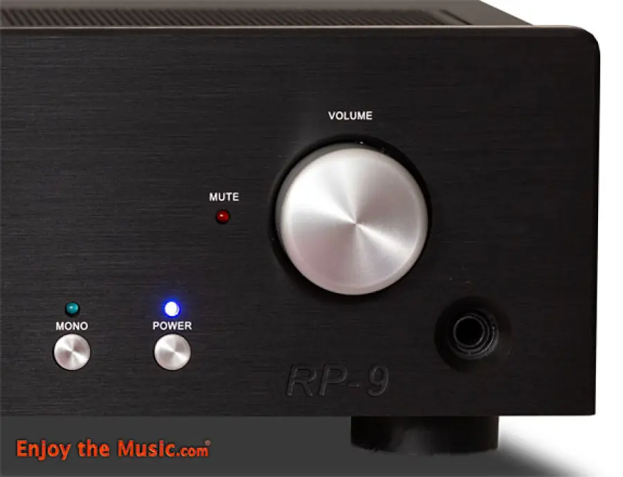Premio Blue Note: preamplificatore stereo tubo a vuoto Rogue Audio RP-9