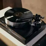 Giradischi Naim Solstice, braccio Aro, testina Equinox, stadio fono Solstice e alimentatore