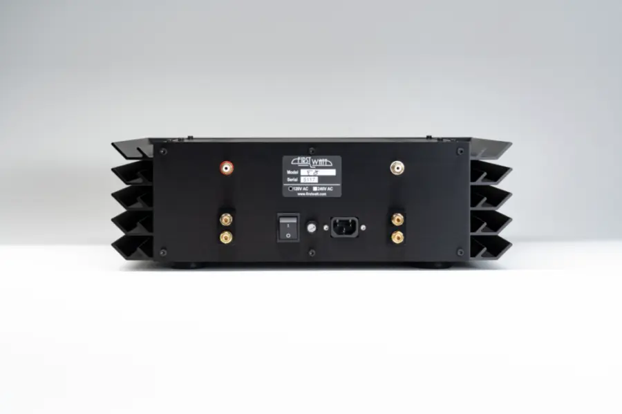 Primo amplificatore di potenza stereo F8 da watt