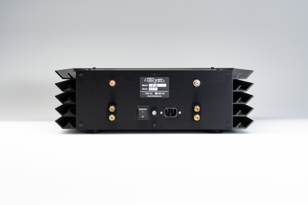 Primo amplificatore di potenza stereo F8 da watt