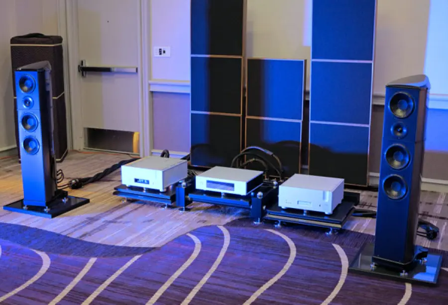 Torna a Importazioni audio: Wilson Benesch A.C.T. Un altoparlante Evolution, amplificatore integrato Ypsilon Phaethon SE e DAC 1000SE, server Aurender W20SE, PowerSlave Marble Mk, distributore di alimentazione II, cavi Stage III Poseidon e Cerberus