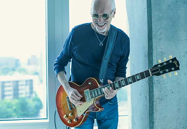 Peter Frampton dimentica le parole, ma ancora inchioda tutti i riff