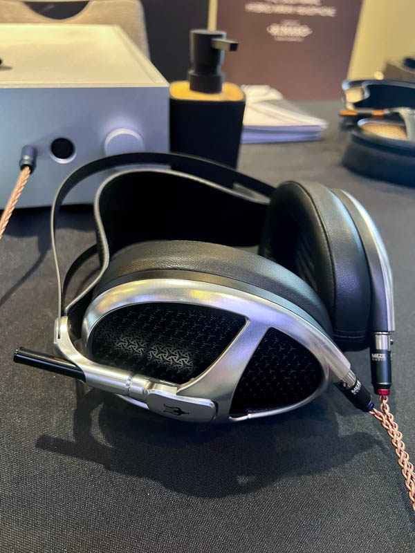 CanJam New York 2022: Meze Audio e dCS