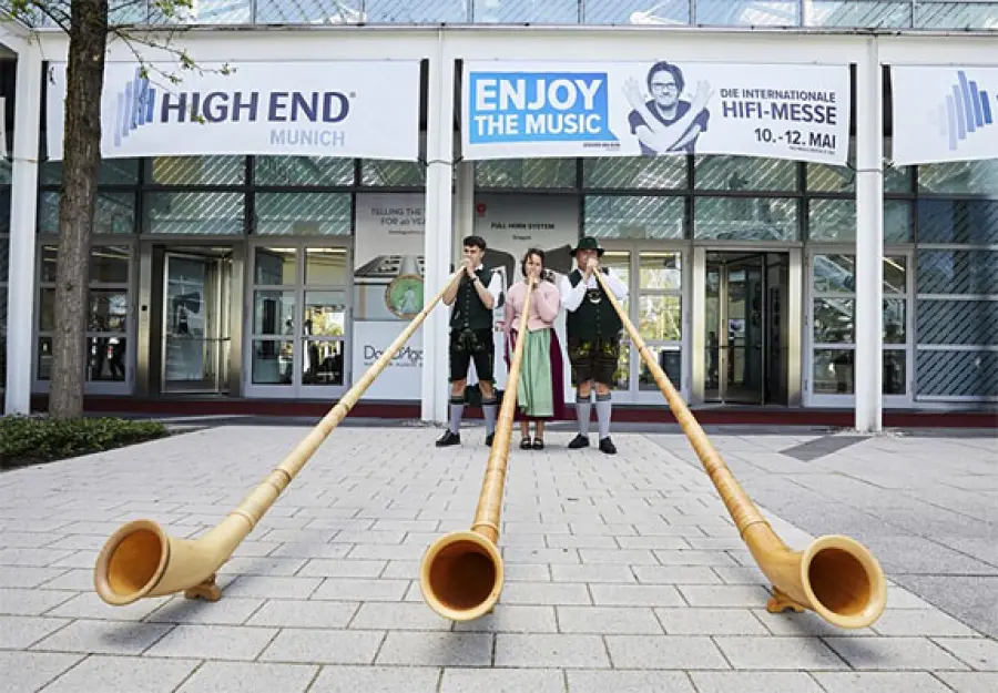 Goditi la rivista speciale di aprile di Music.com