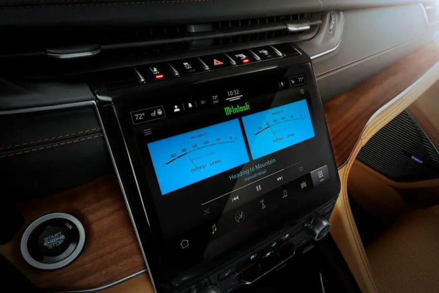 La nuova Jeep Grand Wagoneer mette in mostra il sistema audio di riferimento McIntosh