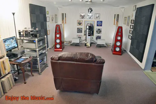 Rivista di revisione di febbraio di EnjoyTheMusic.com