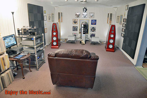 Rivista di revisione di febbraio di EnjoyTheMusic.com