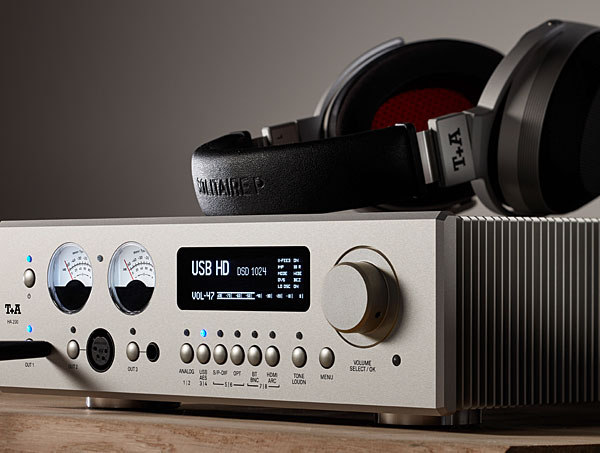 Gramophone Dreams # 45: cuffie T + A Solitaire P e amplificatore per cuffie HA 200 DAC