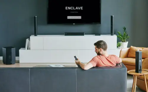 Il programma CineSync di Enclave Audio offre un'esperienza home theater semplificata