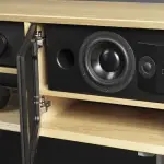 Lyngdorf lancia un altoparlante per cabinet discreto con un suono potente