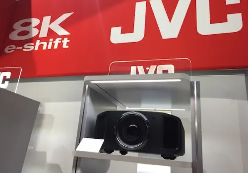 Pratica con la nuova funzione Theatre Optimizer di JVC