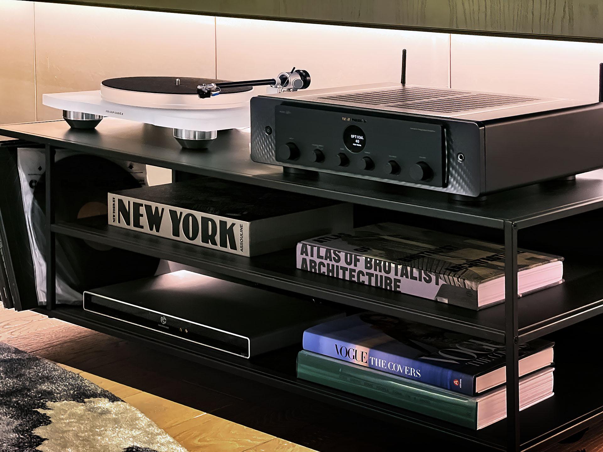 L'amplificatore integrato Marantz Model 40n incarna lo stile di vita degli audiofili