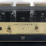 Il classico amplificatore a valvole Fisher fa apparire raro