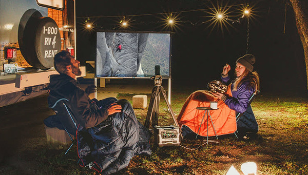 Elite Screens lancia l'omaggio 