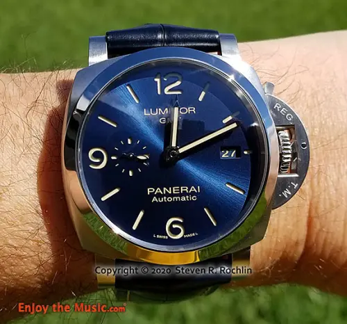 Stile di vita e design: Officine Panerai Luminor GMT 44MM PAM01033