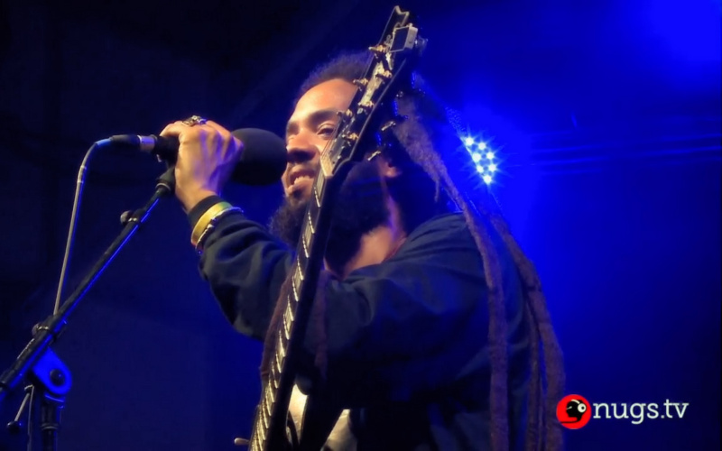 Goditi i posti in prima fila mentre ti allontani dai social trasmettendo in streaming il tuo prossimo concerto