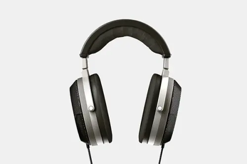 T + A annuncia la nuova cuffia solitario piano-magnetometrico P e un amplificatore / DAC HA 200