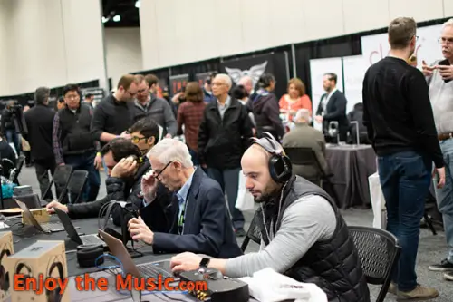 AXPONA Sala espositiva ampliata con Ear Gear Expo