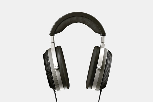 T + A annuncia la nuova cuffia solitario piano-magnetometrico P e un amplificatore / DAC HA 200