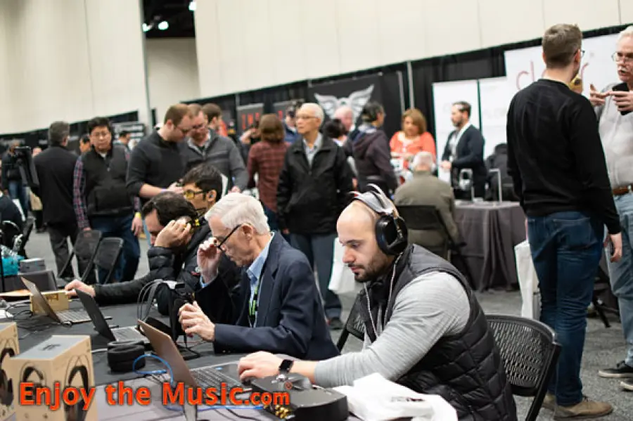 AXPONA Sala espositiva ampliata con Ear Gear Expo