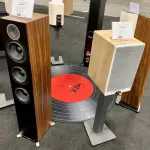 Relatori di riferimento al debutto Elac Debuts