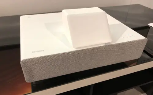 Epson lancia un tiro corto