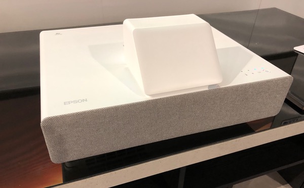 Epson lancia un tiro corto