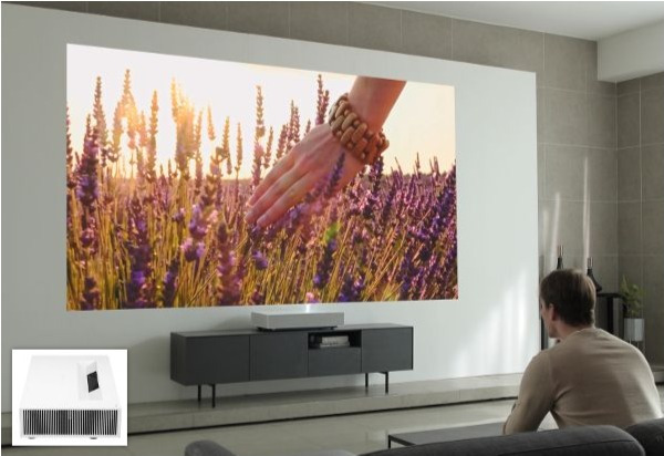 Proiettore laser 4K a raggio ultra corto di LG Ships