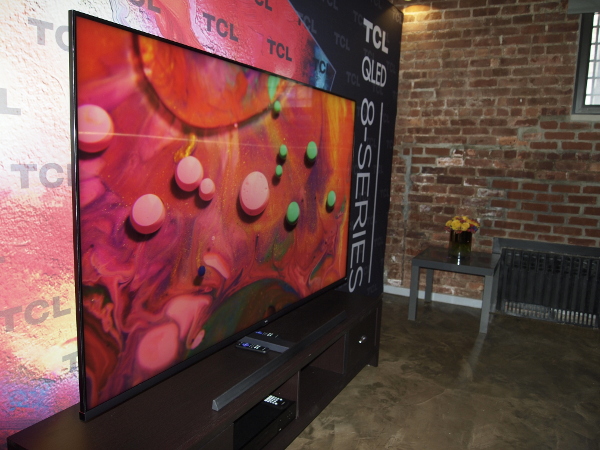 TCL aggiunge punti quantici, mini-LED, atmosfera alla nuova TV