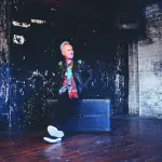 Il Maestro della tastiera Howard Jones si trasforma ancora una volta