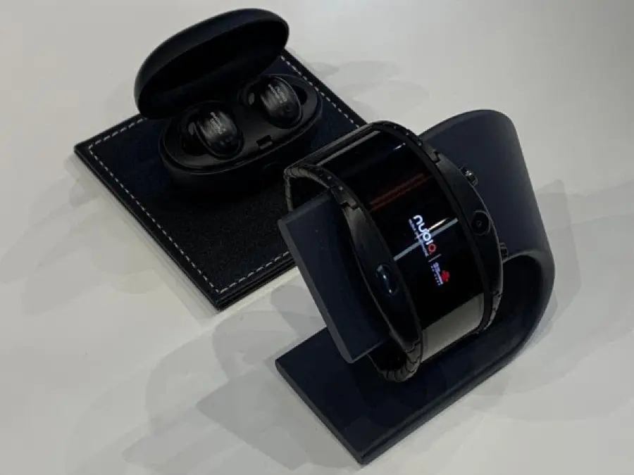 1More Bundles Wireless Earbuds con telefono indossabile