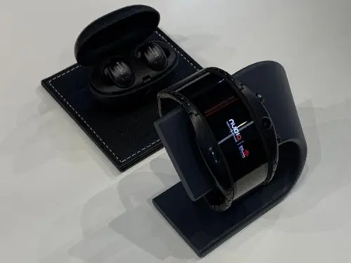 1More Bundles Wireless Earbuds con telefono indossabile