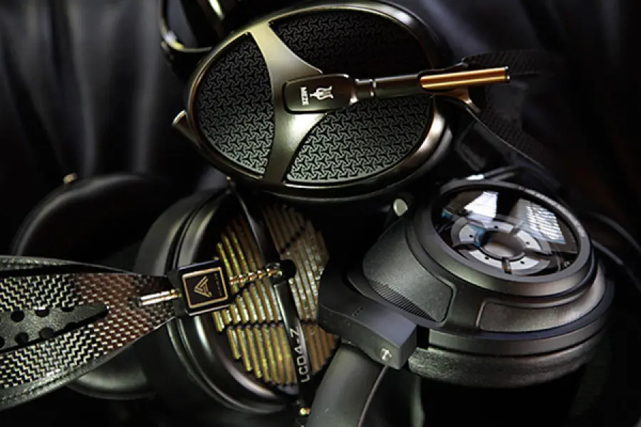 Aggiornamento della recensione delle cuffie: Sennheiser HD 820, Audeze LCD-4z, Meze Empyrean