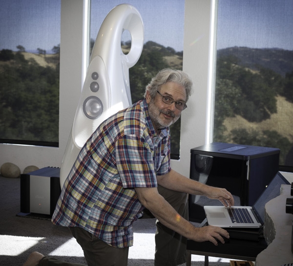 John Atkinson scende come redattore di Stereophile il 1 aprile