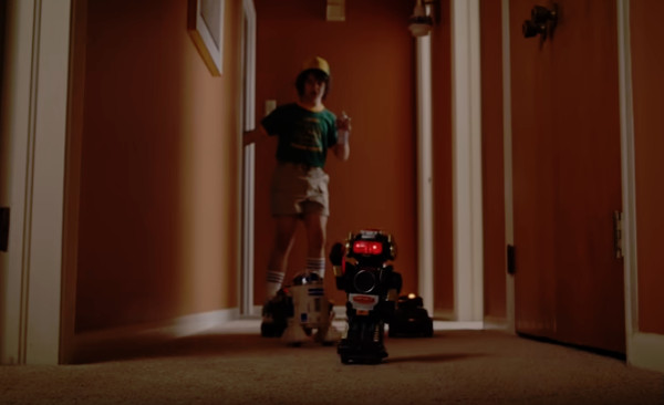 Il trailer della terza stagione di "Stranger Things" è ... Uh, strano