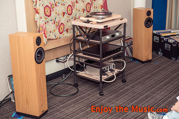 Produzioni à la carte: Billy Bags, Bybee, Creek, DSA, Tecnologia audio luminosa, Ortofon, Spendor, Stein, Tweek Geek, Vienna Acoustics e VPI.