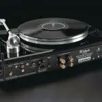 McIntosh presenta il giradischi integrato MTI100