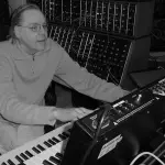 Il pioniere della musica elettronica Klaus Schulze emerge di nuovo con le sagome
